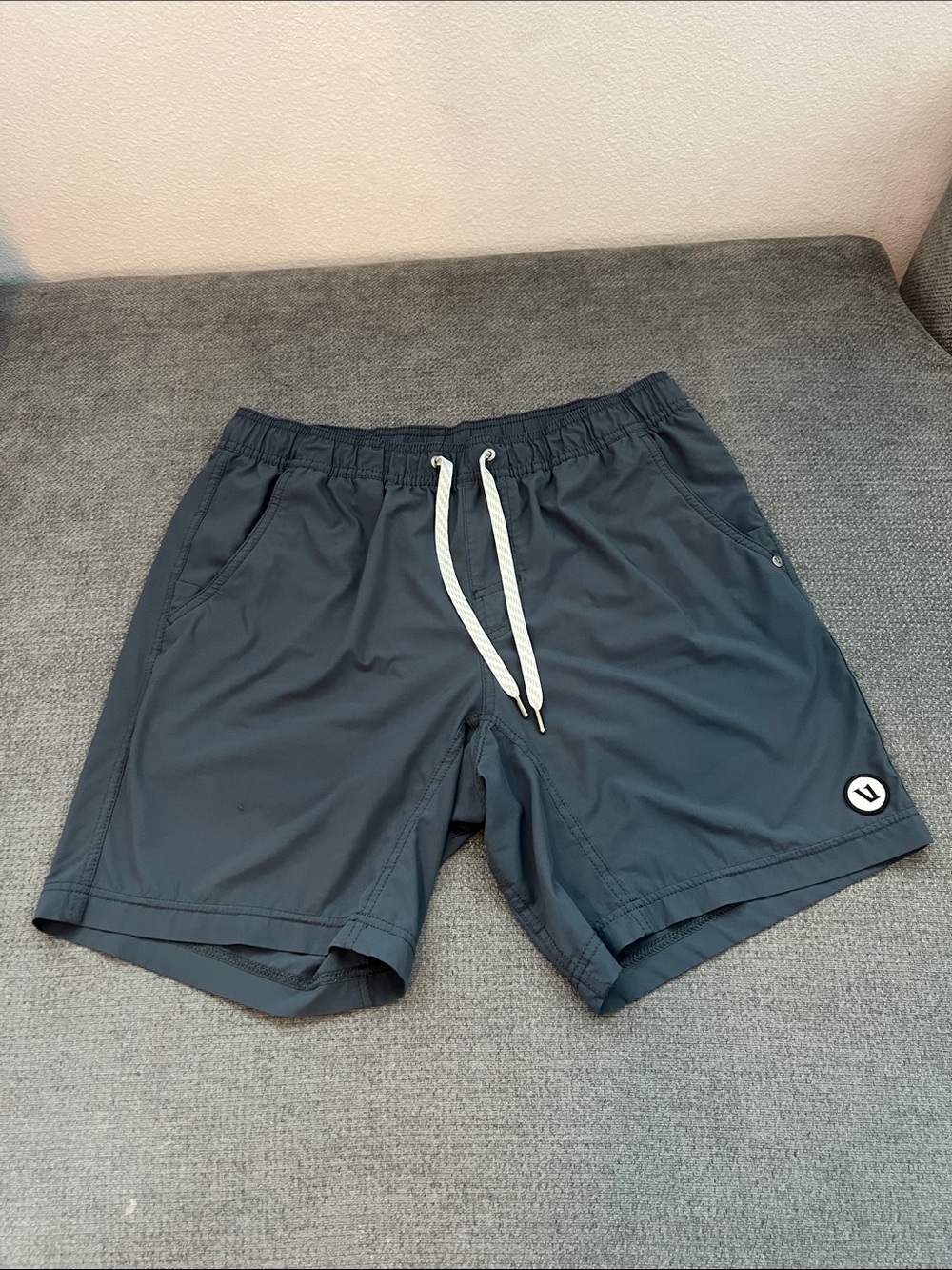 Vuori Men's Athletic Drawstring Shorts in Slate